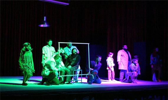 نخستین اجرای آپارتمانی تئاتر در اصفهان/سوسوی فانوس به صحنه می﻿رود