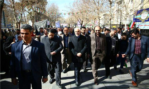 استاندار اصفهان از حضور حماسی مردم در راهپیمایی 22 بهمن تقدیر کرد