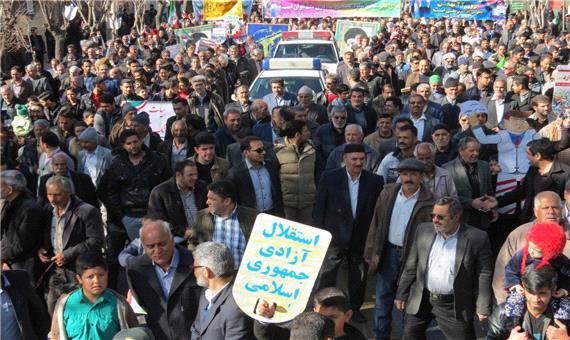 راهپیمایی حماسی 22 بهمن در نایین برگزار شد