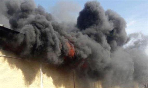انبار تینر در شهرک صنعتی جی آتش گرفت/اعزام نیرو از 10 ایستگاه