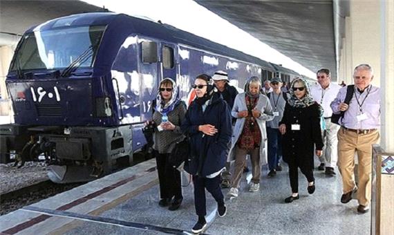 لگ دوم قطار گردشگران خارجی به اصفهان وارد می‌شود