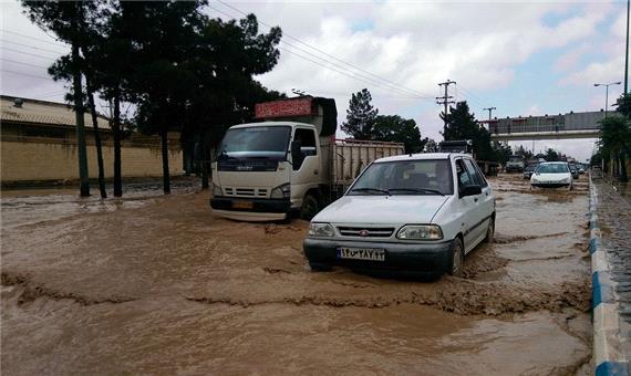 بارش باران منجر به جاری شدن سیل در شمال استان اصفهان شد