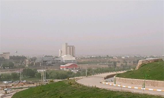 هوای اصفهان با کاهش دما و غبار همراه است