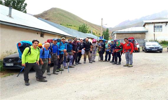 کوهنوردان نجف آباد به آزاد کوه مازندران صعود کردند