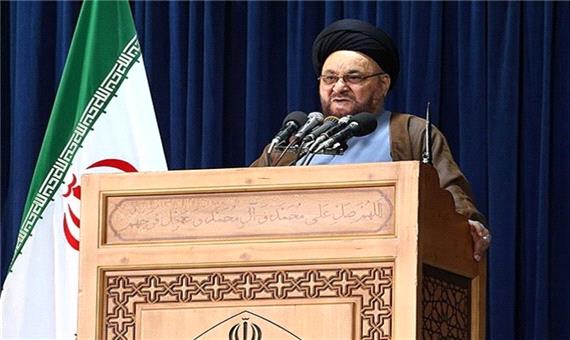 امام جمعه موقت اصفهان: هدف دشمن جدایی حکومت و روحانیت است